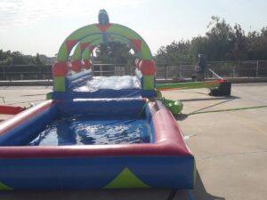 Deslizadora hinchable acuática